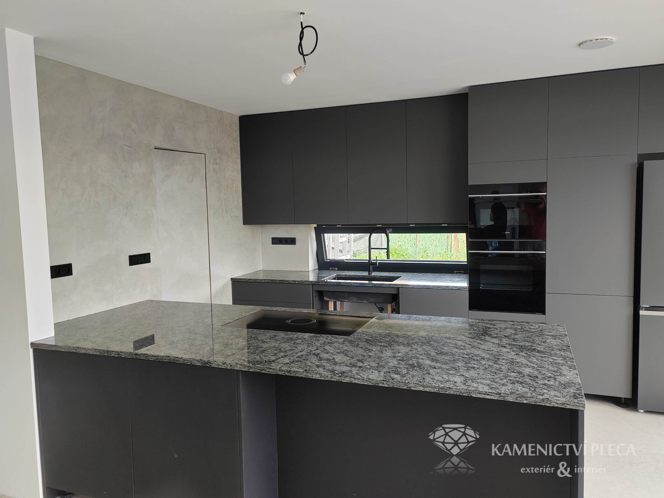 žulová kuchyňská deska