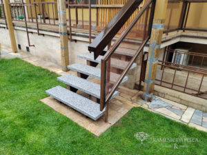 kamenné schodiště